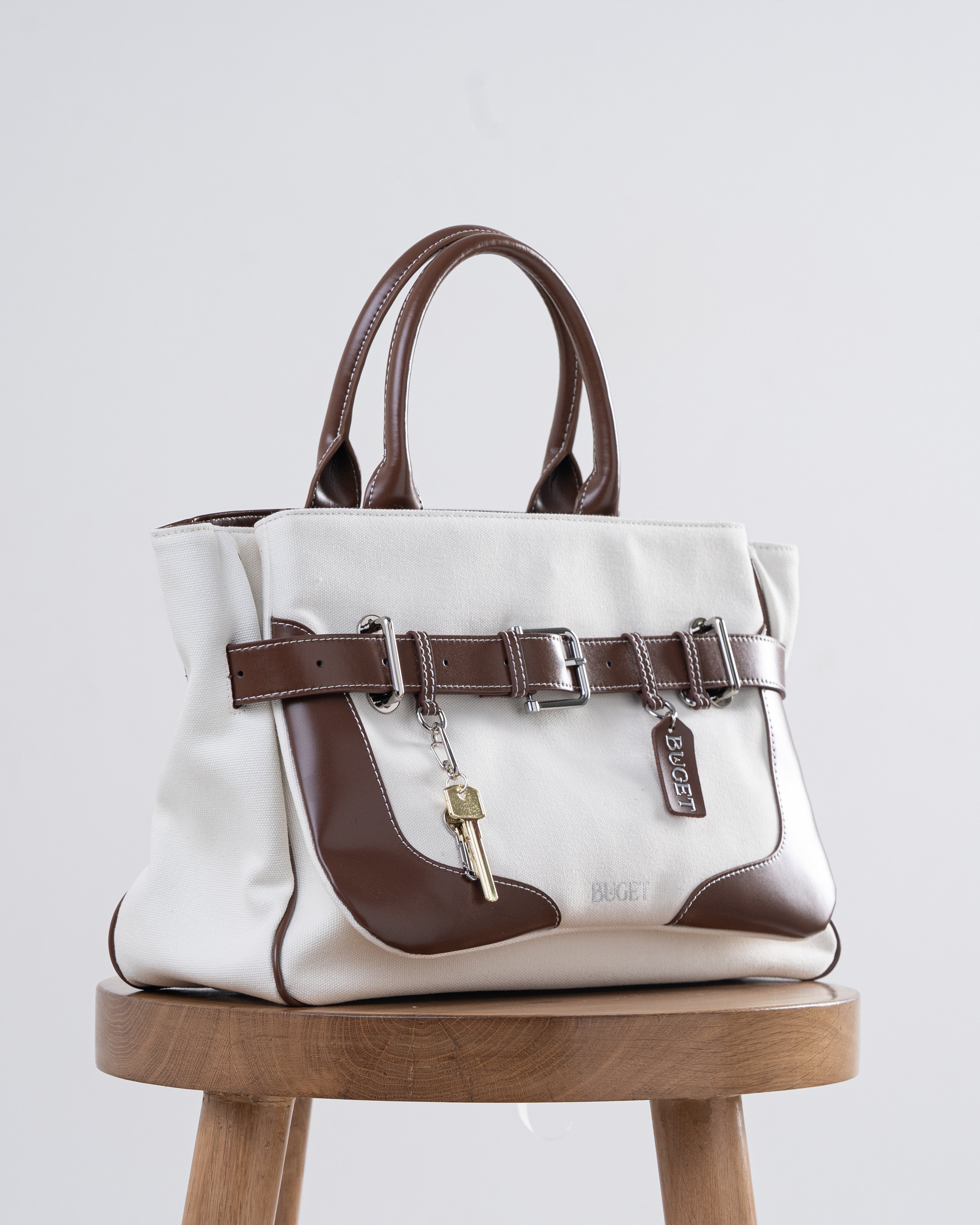 Departure tote