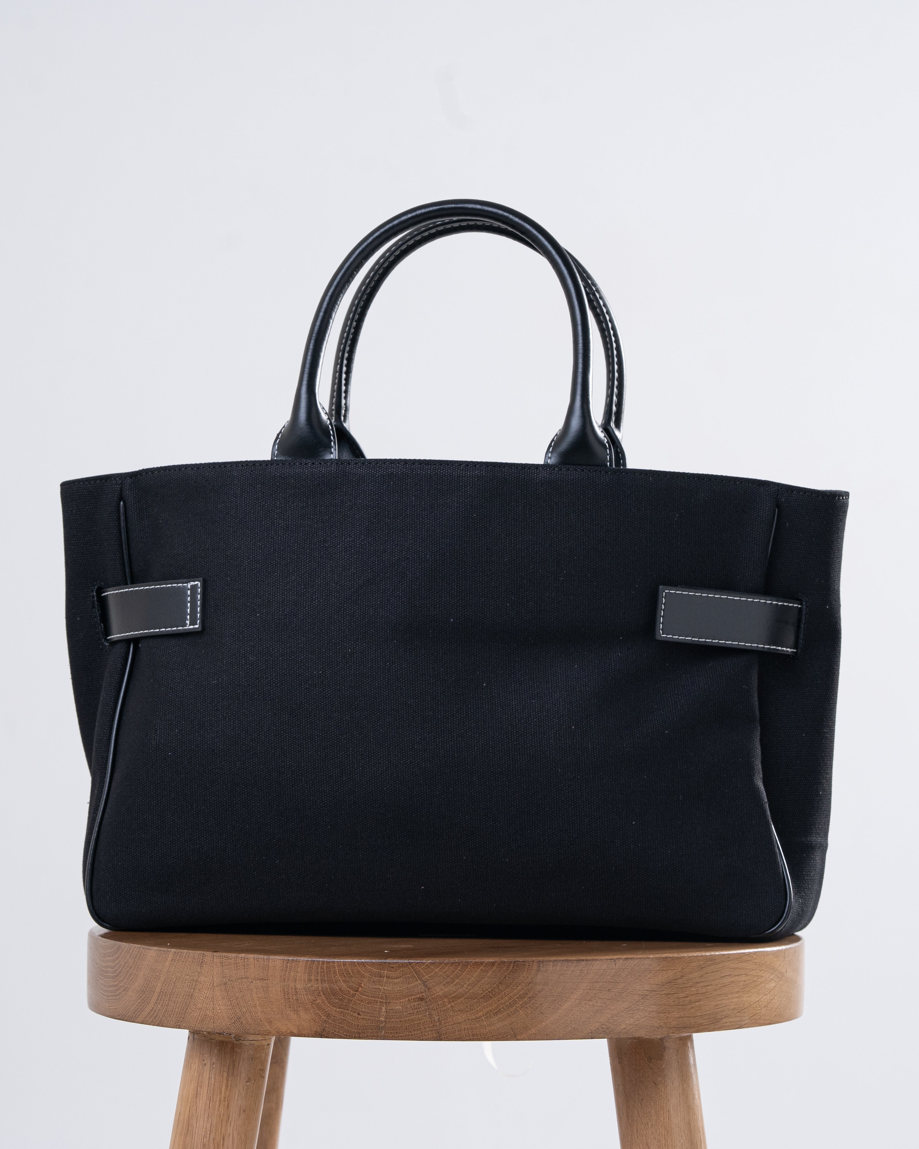 Departure tote